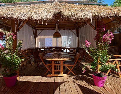 Terrasse de La Cabane l'été
